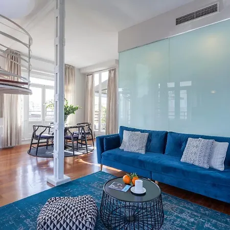 Apartment Stunning Duplex Penthouse In Location With Skyline View *
