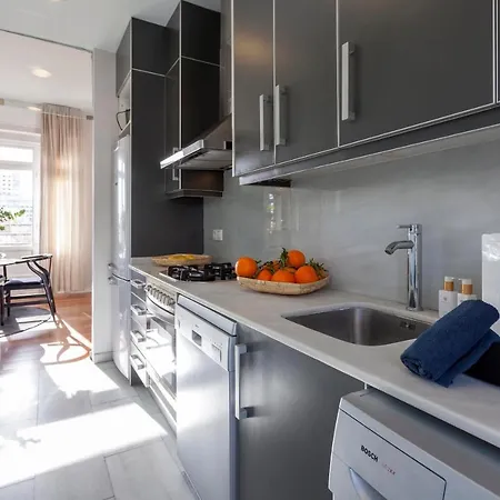 Stunning Duplex Penthouse In Location With Skyline View