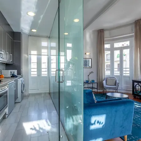 Apartment Stunning Duplex Penthouse In Location With Skyline View *